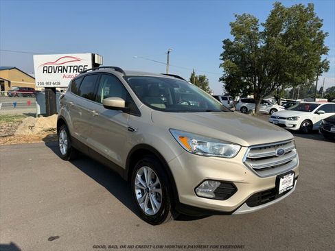 Used 2018 Ford Escape SE w/ Ford Safe & Smart Package AWD/4WD image 1