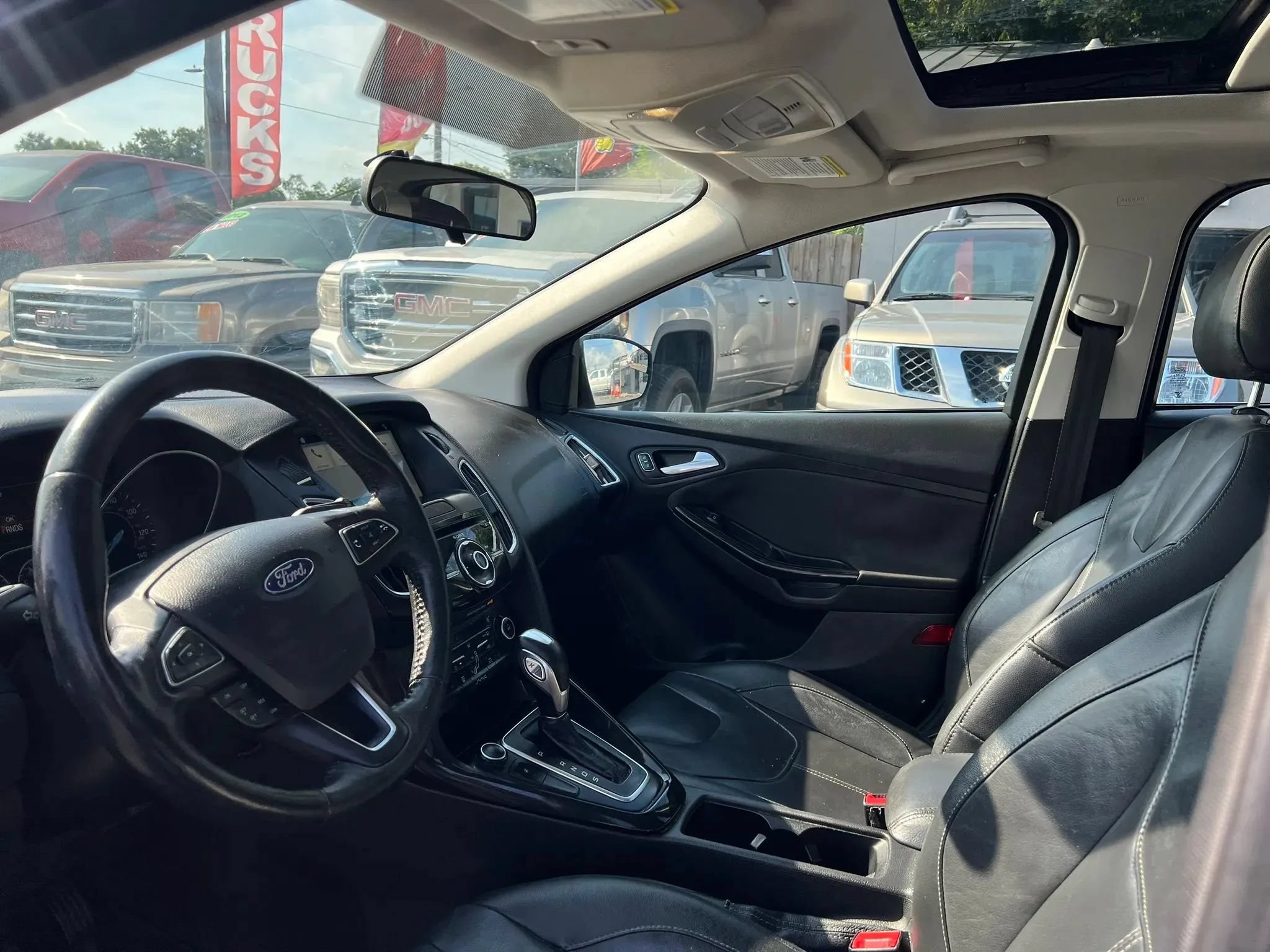 Used 2017 Ford Focus Titanium FWD image 8