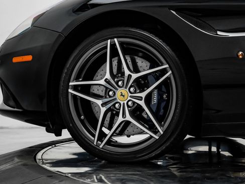 Used 2016 Ferrari California T image 86