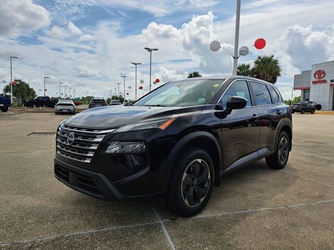 Used 2025 Nissan Rogue SV FWD image 1