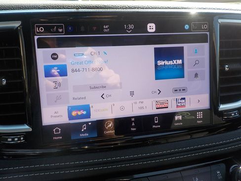 Used 2025 Chrysler Pacifica Premium image 26