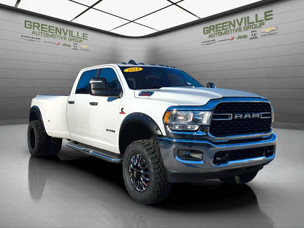 Used 2024 RAM 3500 Big Horn AWD/4WD image 4