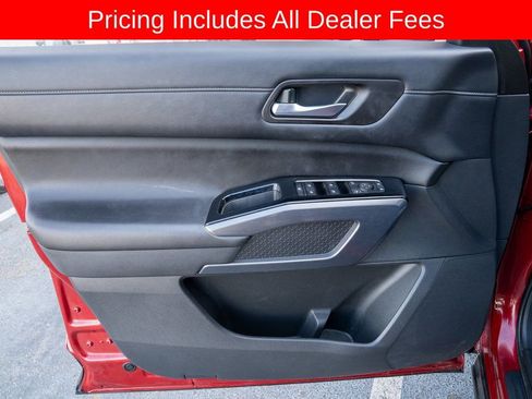 Used 2023 Nissan Pathfinder SL AWD/4WD image 14