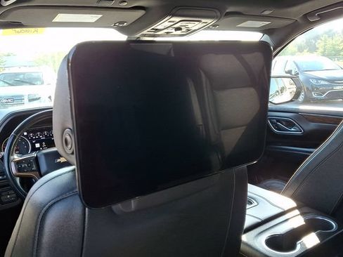 Used 2021 Chevrolet Tahoe High Country w/ Premium Package AWD/4WD image 15