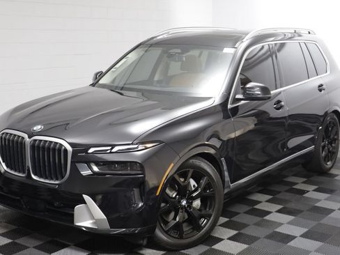 Used 2025 BMW X7 xDrive40i w/ Parking Assistance Package AWD/4WD image 2