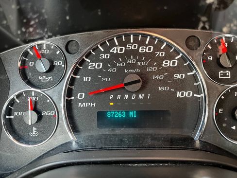 Used 2015 Chevrolet Express 2500 RWD image 11