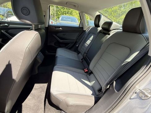 Used 2025 Volkswagen Jetta SE FWD image 13