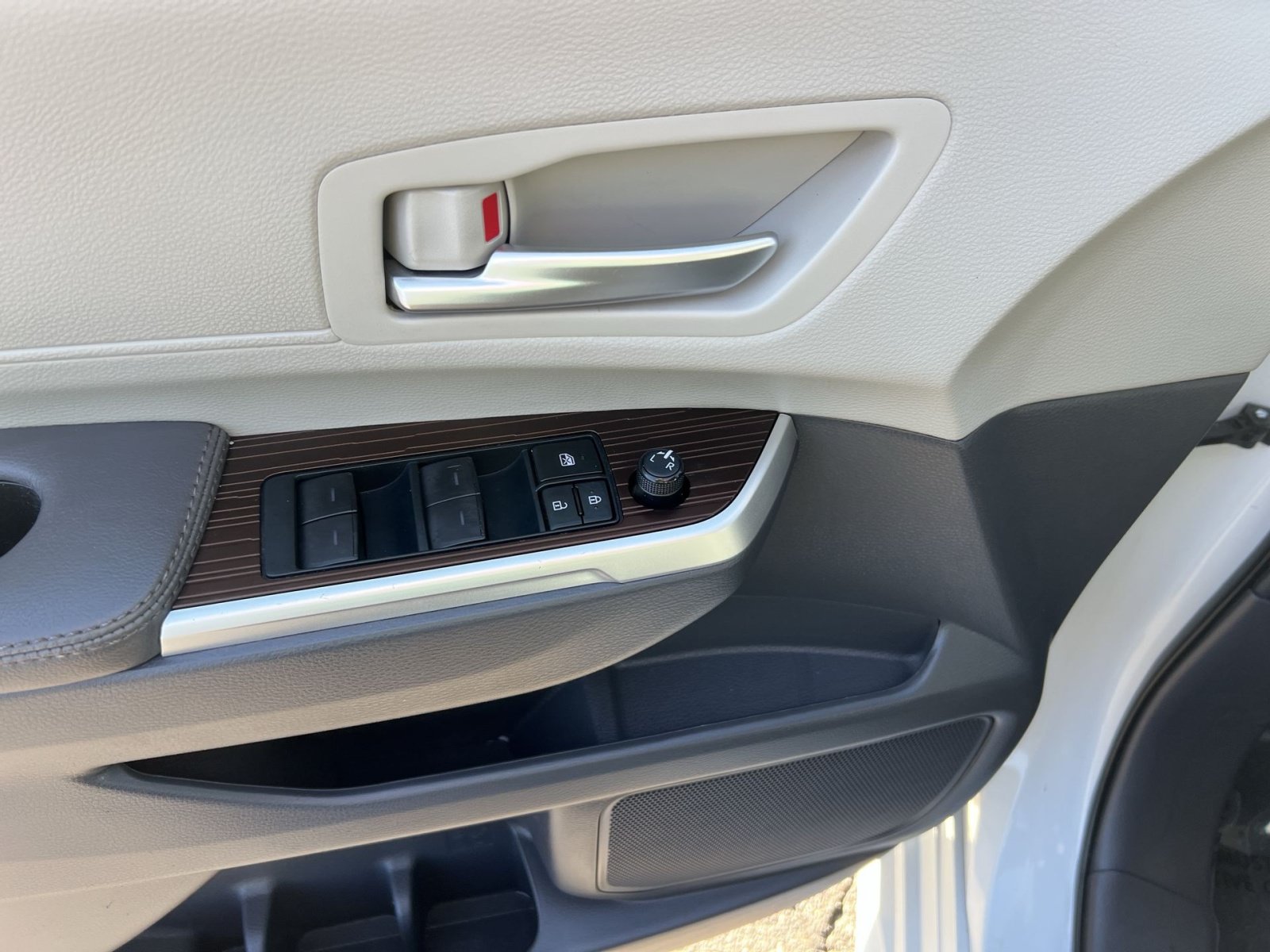Used 2024 Toyota Sienna XLE w/ XLE Plus Package AWD/4WD image 15