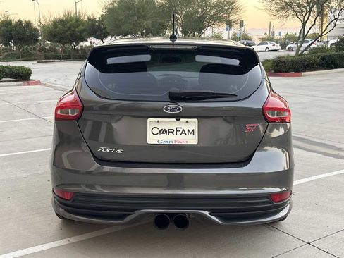 Used 2017 Ford Focus ST image 4