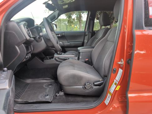 Used 2017 Toyota Tacoma TRD Off-Road w/ Tow Package (A/T) AWD/4WD image 16