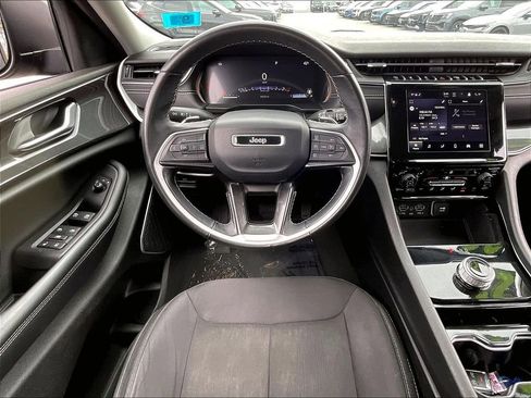 Used 2022 Jeep Grand Cherokee Laredo w/ Luxury Tech Group I image 16