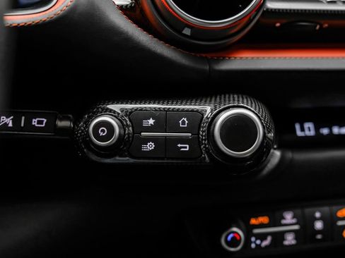 Used 2019 Ferrari 812 Superfast RWD image 31