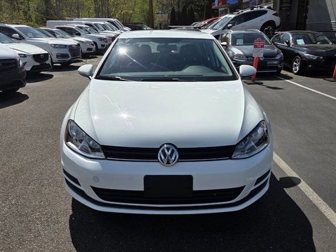 Used 2017 Volkswagen Golf S image 2