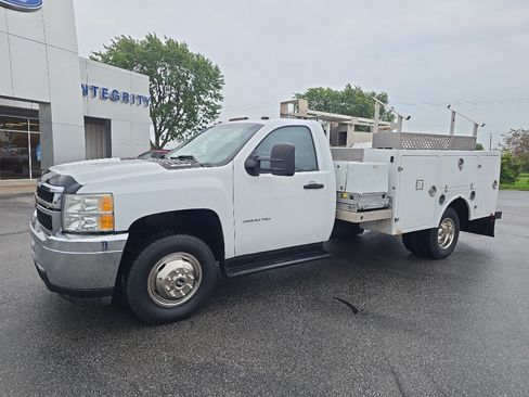Used 2013 Chevrolet Silverado 3500 W/T RWD image 2