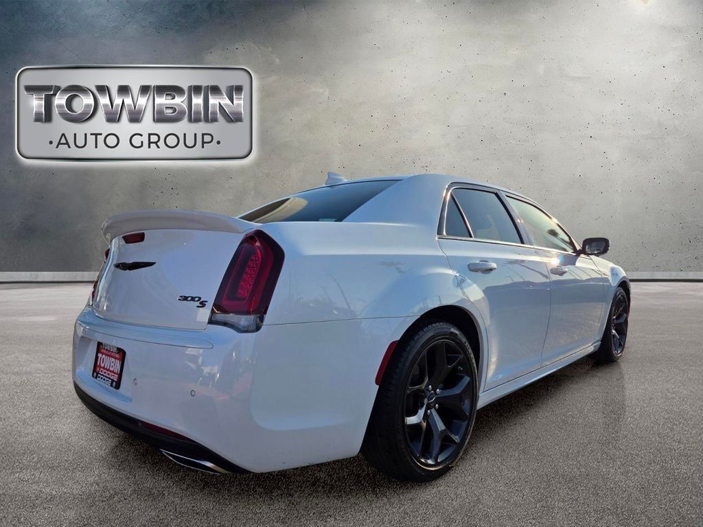 Used 2023 Chrysler 300 S w/ Comfort Group RWD image 4