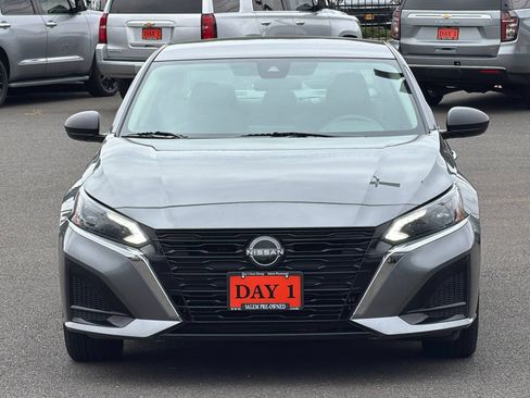 Used 2024 Nissan Altima 2.5 SV FWD image 11