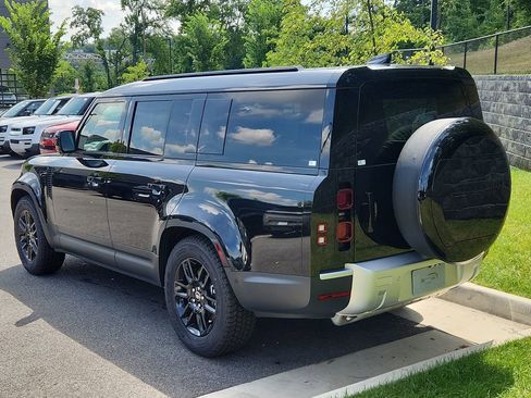 Used 2025 Land Rover Defender 130 S image 12