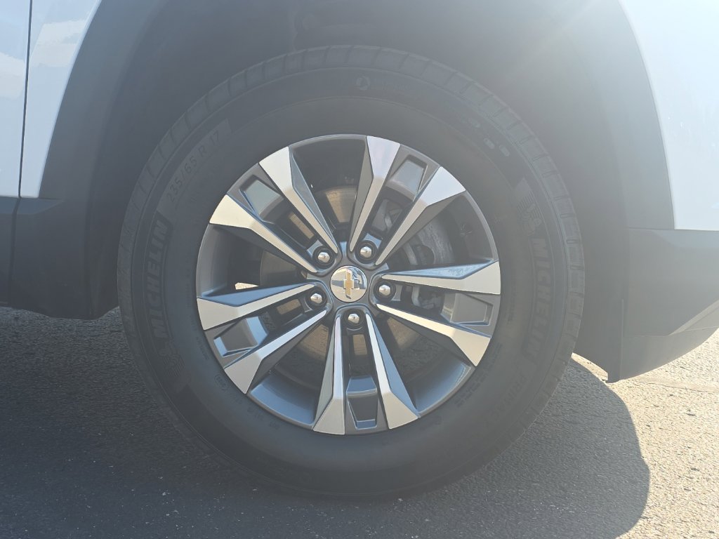 Used 2026 Chevrolet Equinox LT AWD/4WD image 16
