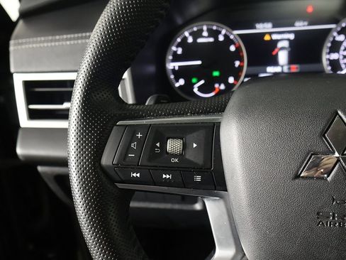 Used 2024 Mitsubishi Outlander SE image 38