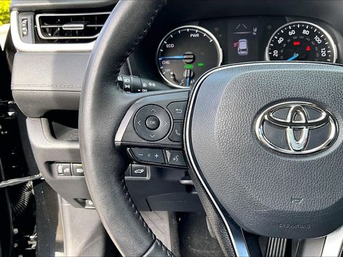 Used 2021 Toyota RAV4 XLE Premium image 21