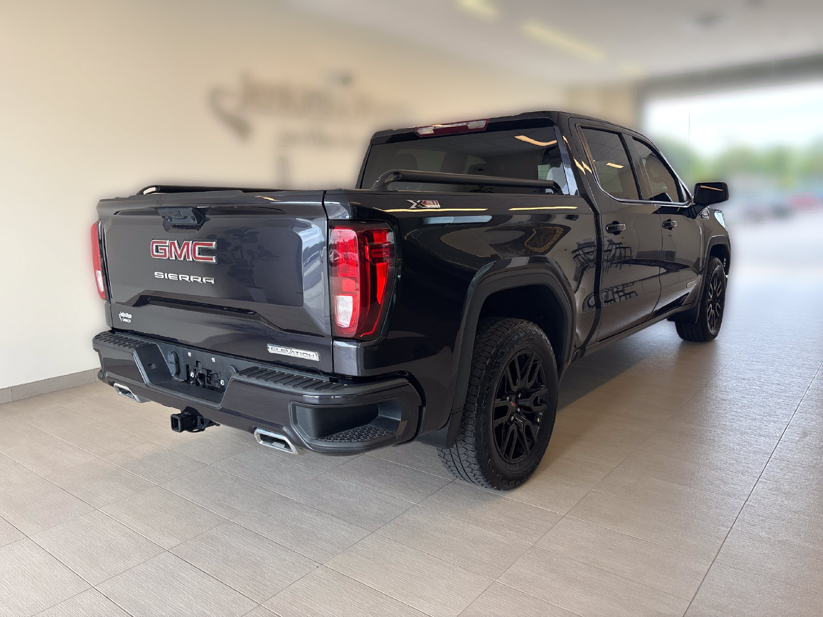 Used 2023 GMC Sierra 1500 Elevation AWD/4WD image 2