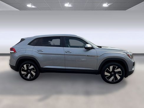 Used 2025 Volkswagen Atlas Cross Sport SE FWD image 8