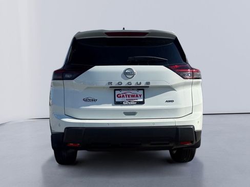 Used 2025 Nissan Rogue S image 4