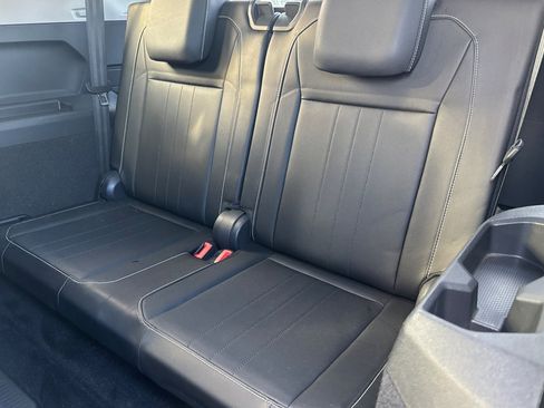 Used 2023 Volkswagen Tiguan SE image 32