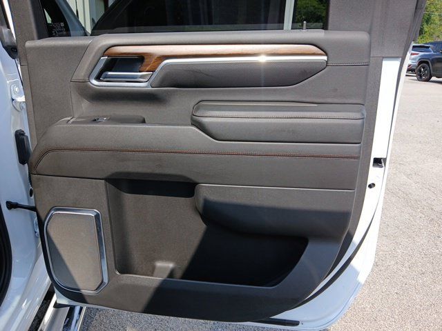 Used 2025 Chevrolet Silverado 3500 High Country w/ Technology Package AWD/4WD image 45