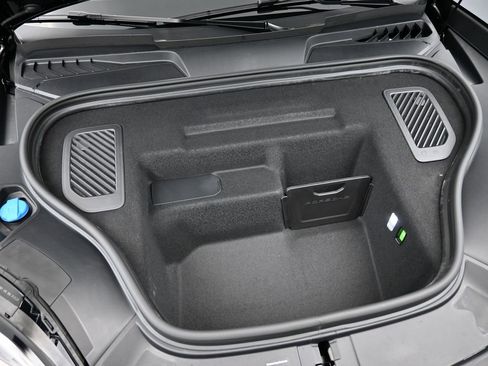 New 2026 Porsche Macan 4 Electric image 33