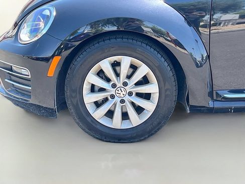 Used 2018 Volkswagen Beetle 2.0T S FWD image 29