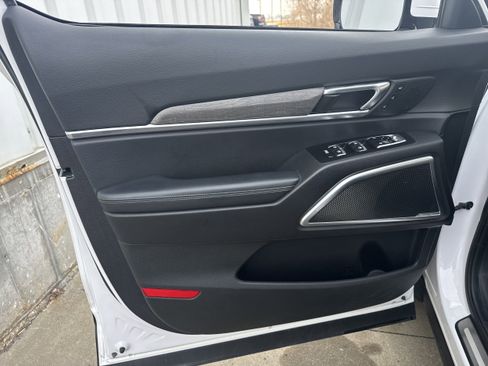 Used 2022 Kia Telluride SX w/ SX Prestige Package image 9