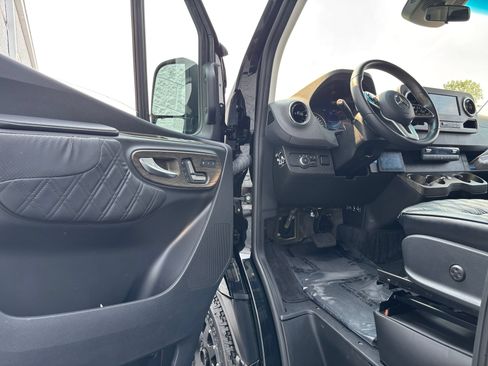 Used 2022 Mercedes-Benz Sprinter 2500 image 12