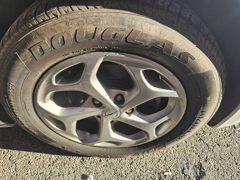 Used 2023 Chrysler Pacifica Limited w/ Uconnect Theater Family Group image 34