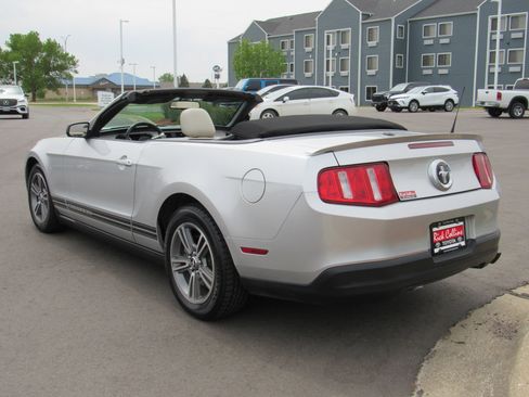 Used 2010 Ford Mustang Convertible RWD image 13
