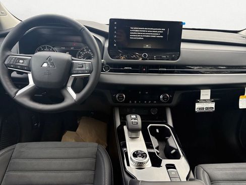 New 2026 Mitsubishi Outlander SE image 10