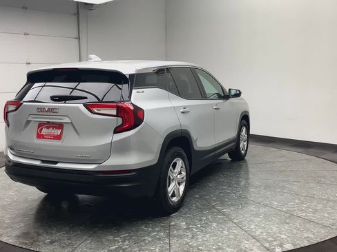 Used 2022 GMC Terrain SLE w/ LPO, Floor Liner Package image 33