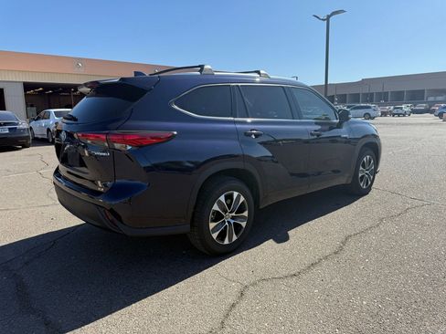 Used 2021 Toyota Highlander XLE FWD image 5