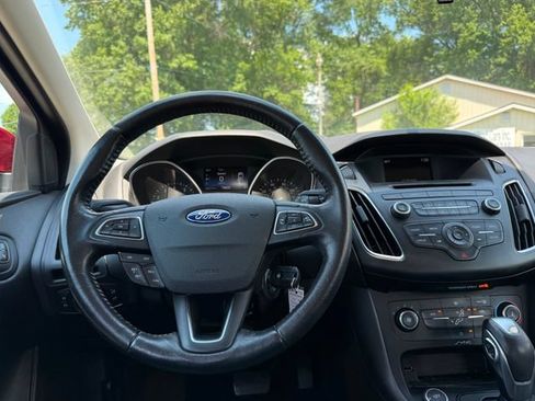 Used 2015 Ford Focus SE w/ Equipment Group 201A FWD image 9
