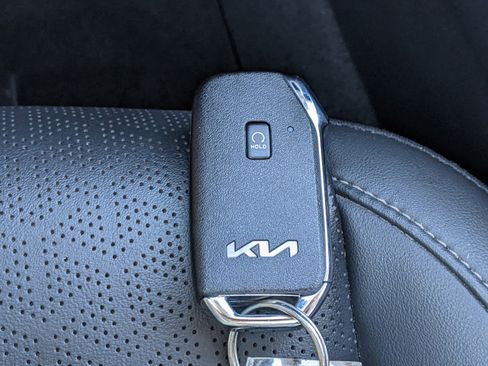 Certified 2022 Kia Sorento SX image 32