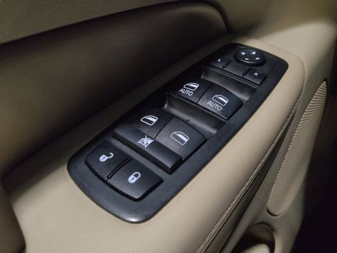 Used 2018 Jeep Grand Cherokee Laredo RWD image 27
