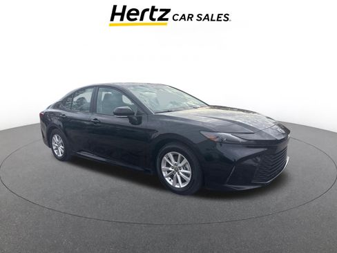 Used 2025 Toyota Camry LE image 1