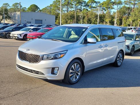 Used 2015 Kia Sedona SX image 3