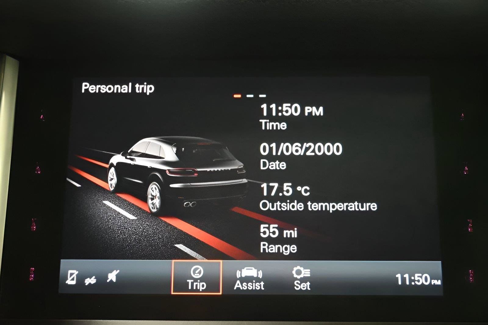 Used 2018 Porsche Macan AWD/4WD image 26