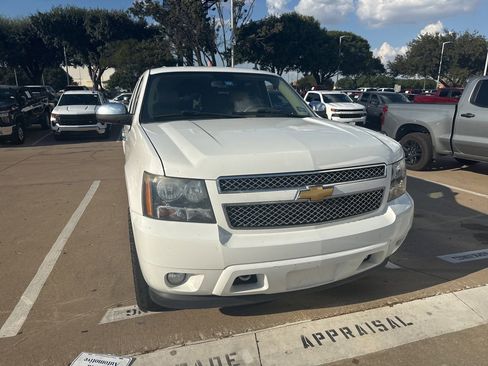 Used 2014 Chevrolet Suburban LTZ image 5