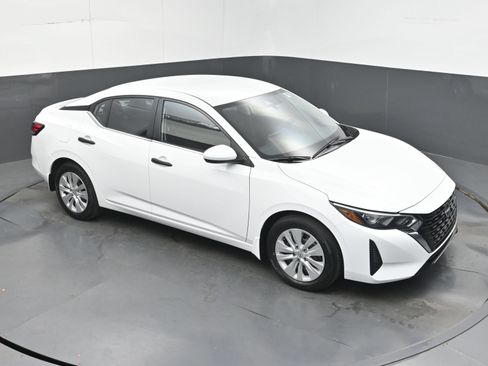 Certified 2025 Nissan Sentra S FWD image 29