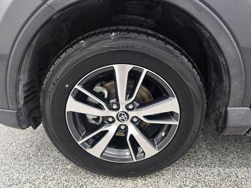 Used 2018 Toyota RAV4 XLE AWD/4WD image 31