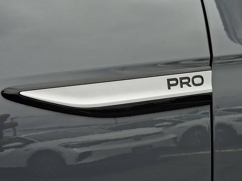 Used 2025 Volkswagen ID.4 Pro RWD image 31