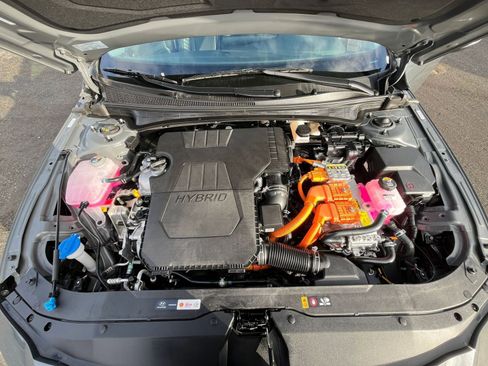 Used 2025 Hyundai Elantra Limited image 31