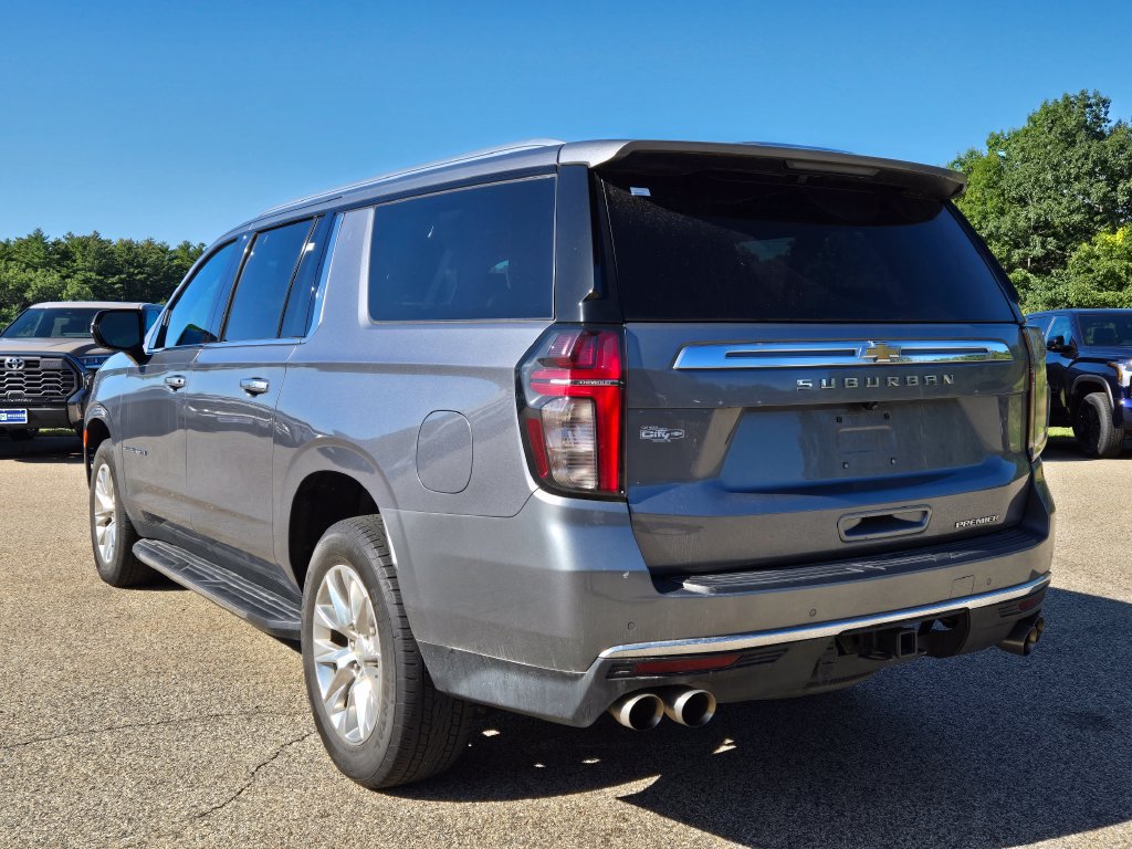 Used 2022 Chevrolet Suburban Premier AWD/4WD image 3